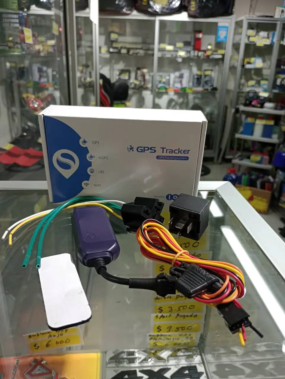 Mini GPS tracker R12L conexión 4G para autos motos camionetas y suv 6