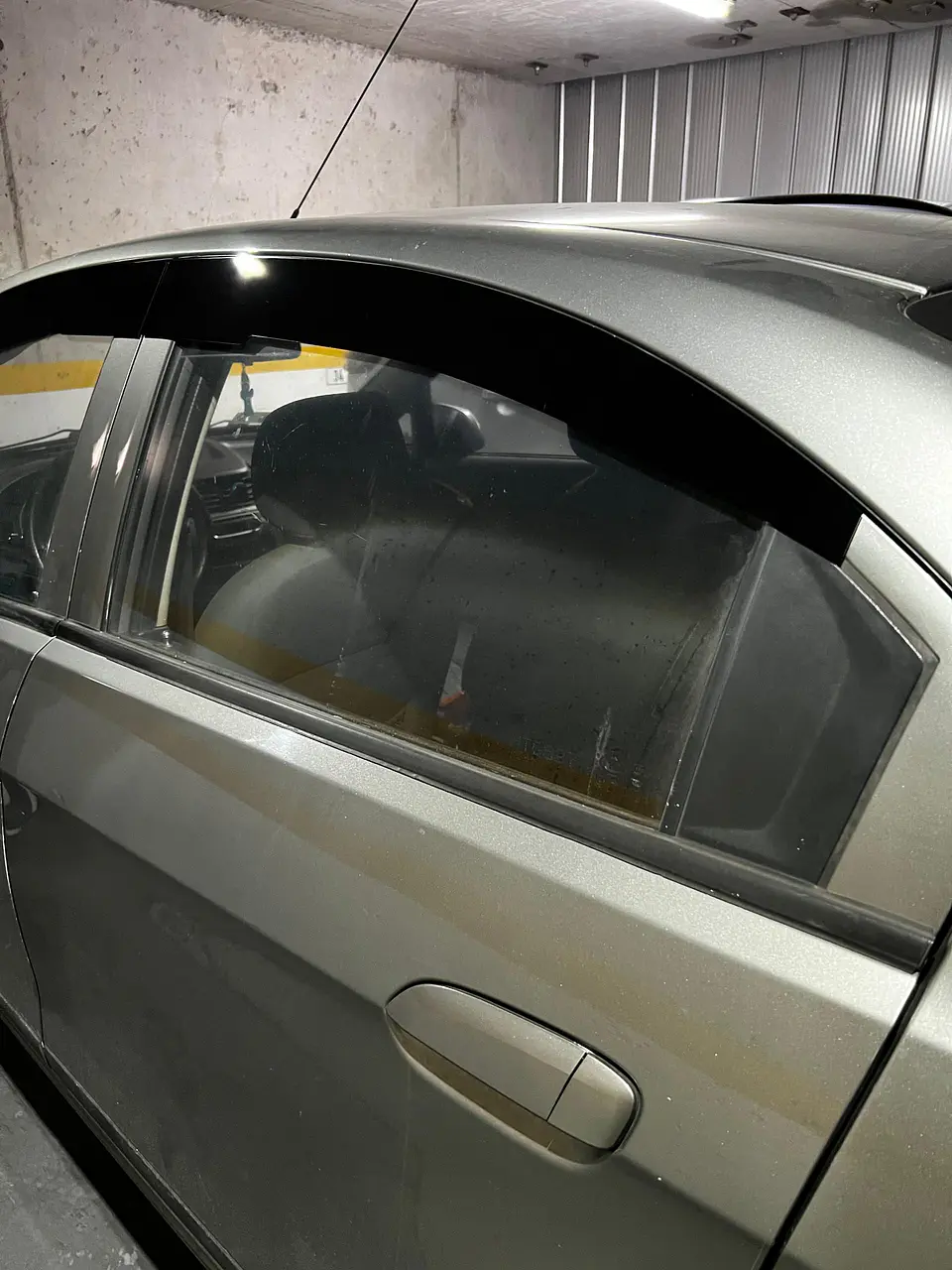 Deflector aleta bota aguas acrílico negro - Chevrolet Sail 2010-21 16