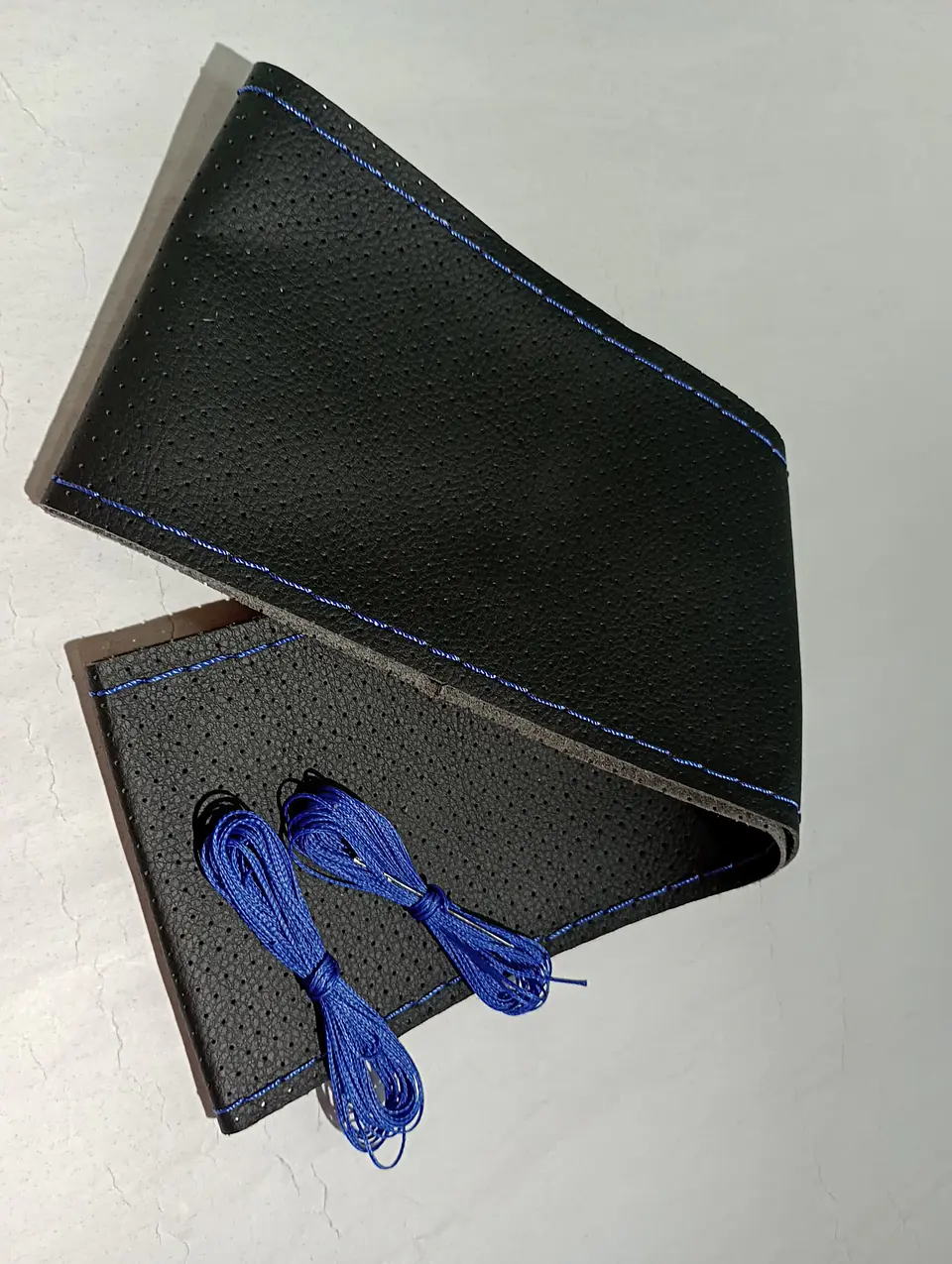 Forro volante cosido hilo Azul cuero liso 9