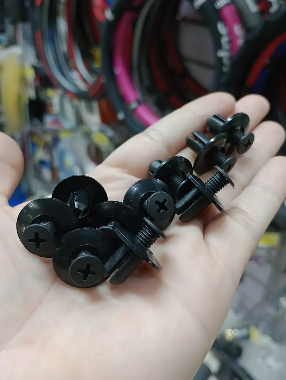 X10 unidades - Clip Remache de plástico con agujero de 8mm para 9