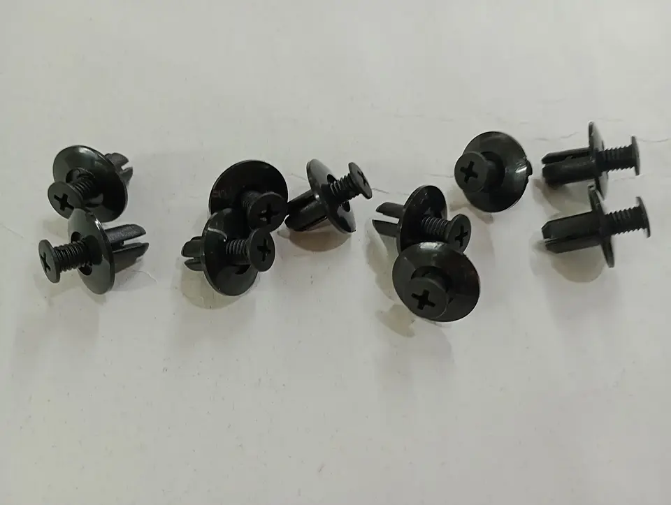 X10 unidades - Clip Remache de plástico con agujero de 8mm para 11