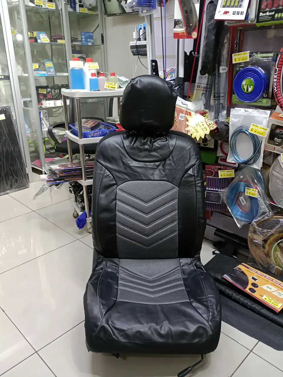 Fundas cubre asientos en ecocuero negro con tela gris son una 2