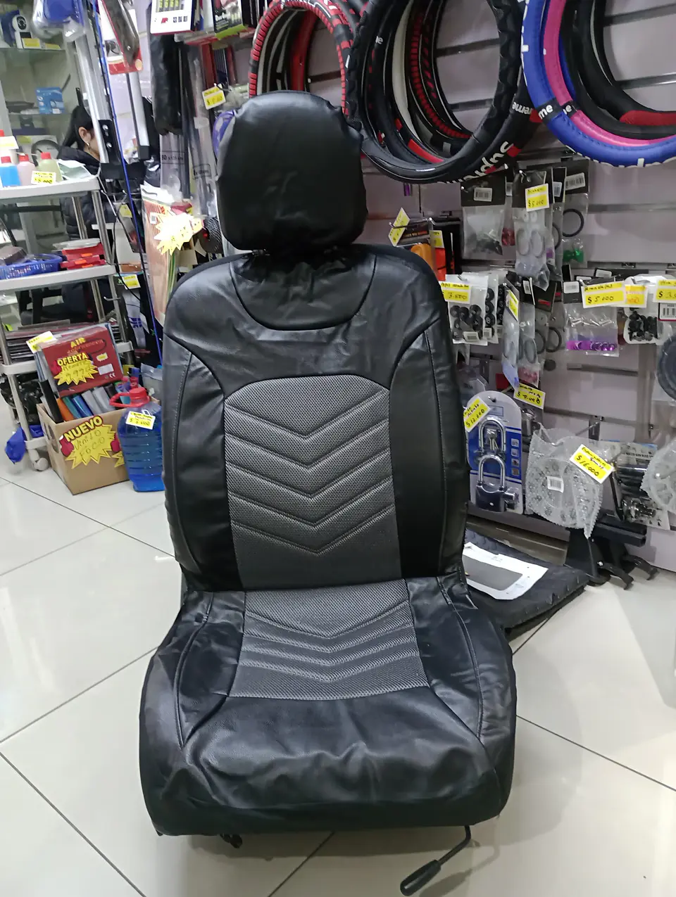 Fundas cubre asientos en ecocuero negro con tela gris son una 3