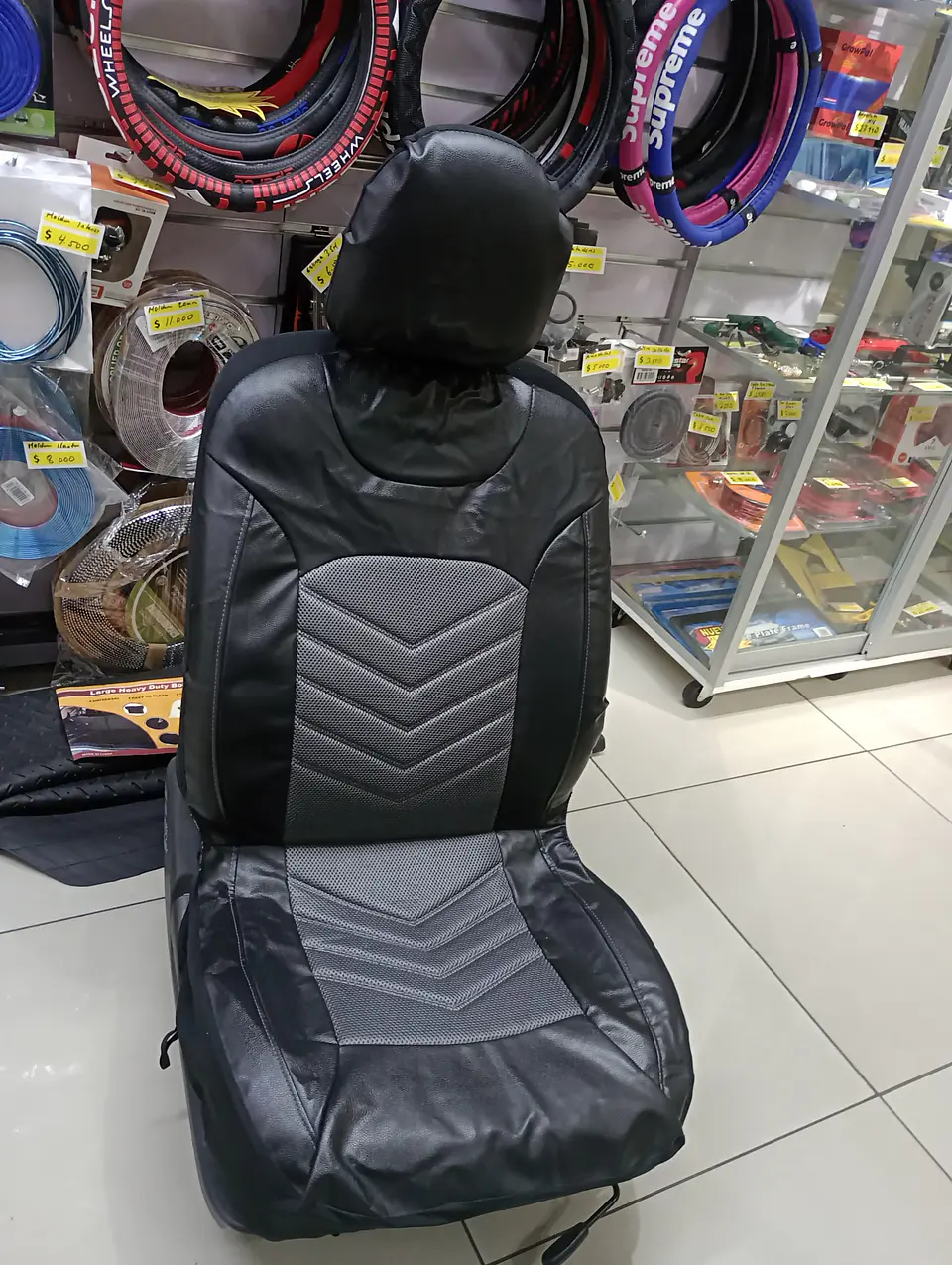 Fundas cubre asientos en ecocuero negro con tela gris son una 6