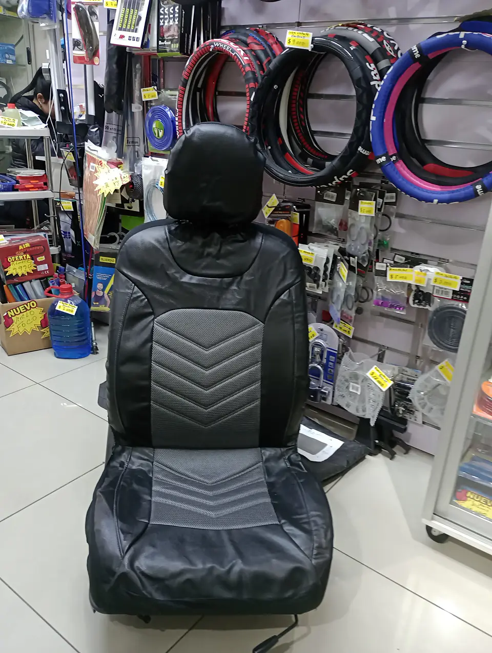 Fundas cubre asientos en ecocuero negro con tela gris son una 9