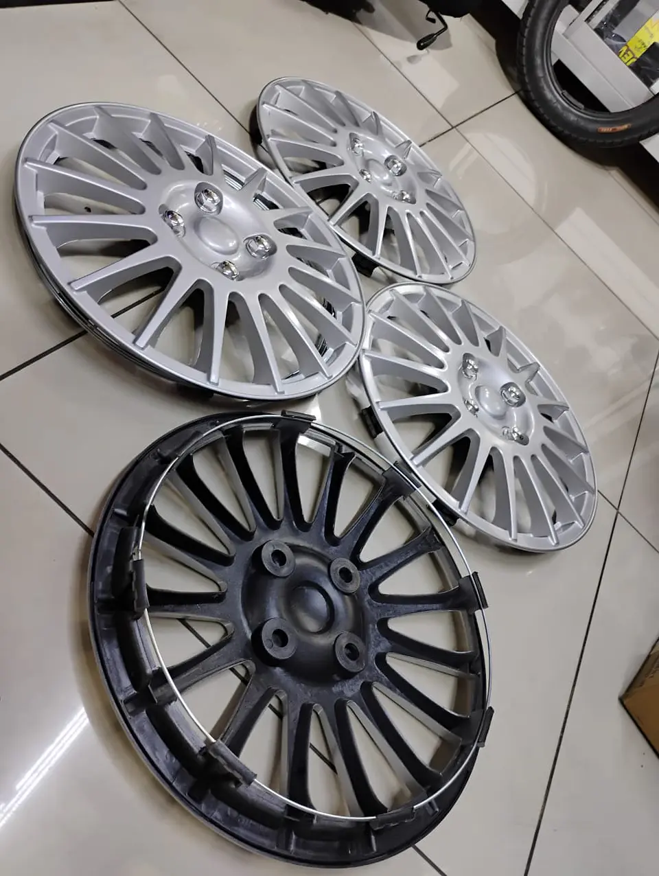 Set x4 Tapas de Ruedas / Copa Aro 15 9