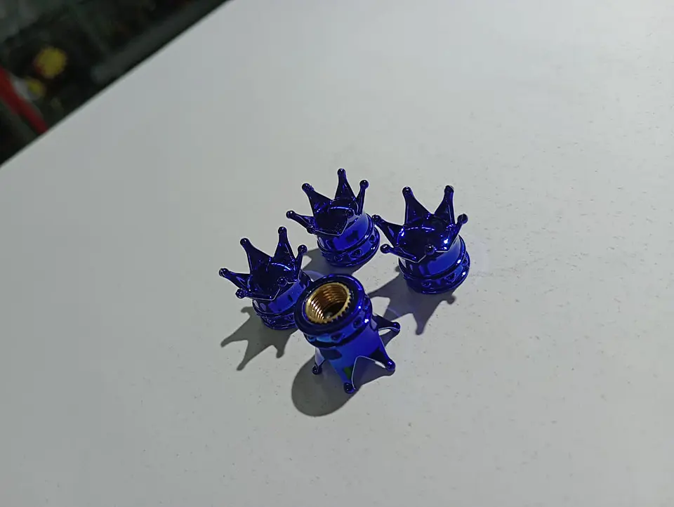 Set 4 Tapas de válvulas universal diseño corona color AZUL 14