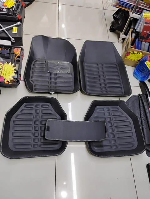 Set de alfombras auto 5 piezas tipo bandeja