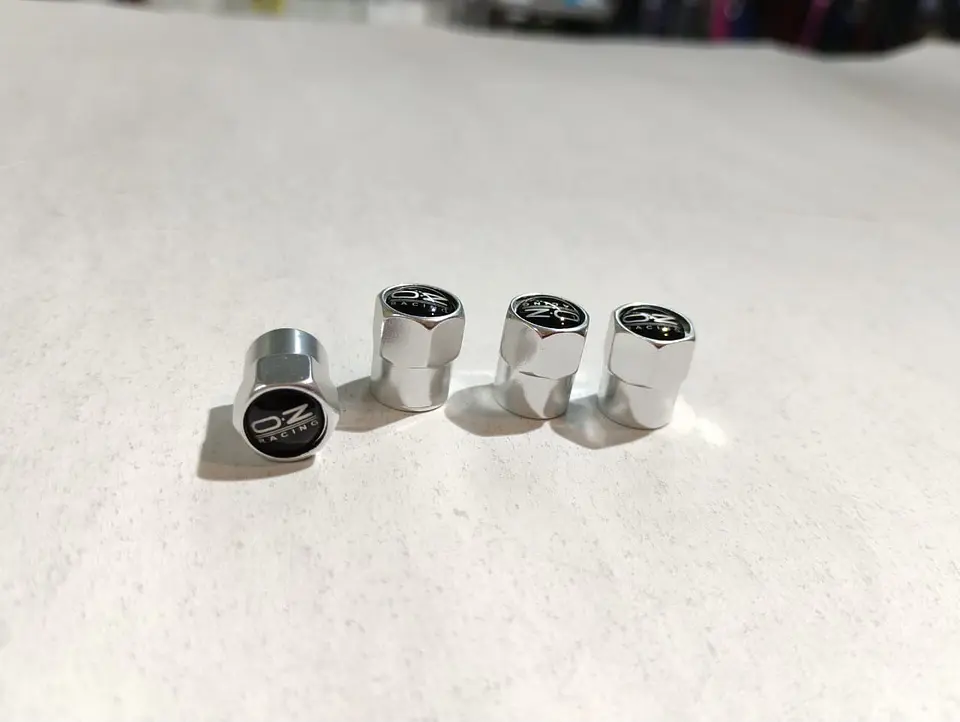 Set de 4 Tapas de Válvulas Universal Tuning OZ RACING 4