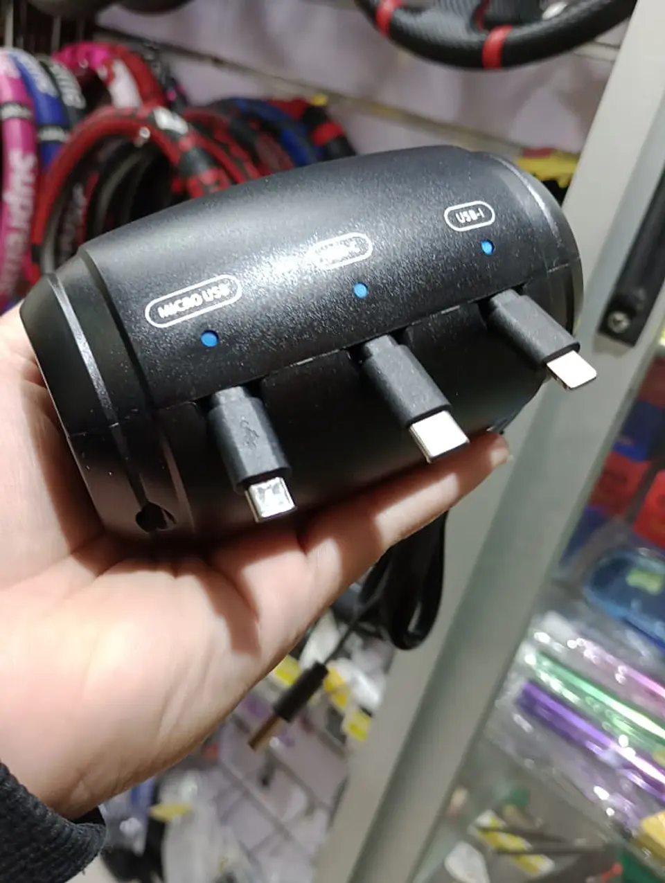 RELÁMPAGO Cargador Retráctil para Apoya Cabezas - Estación de Carga 3 4