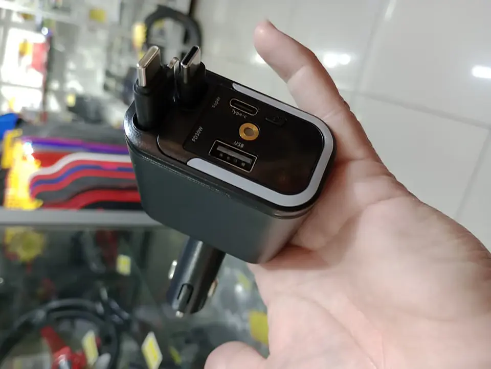 Cargador Retráctil 5 en 1 para Autos 180w con Lámpara de cielo 2