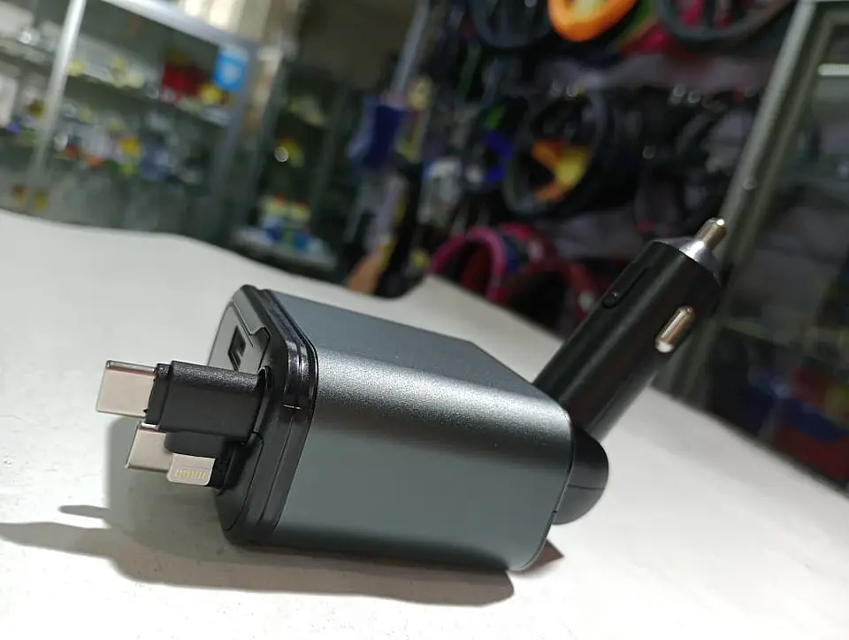 Cargador Retráctil 5 en 1 para Autos 180w con Lámpara de cielo 5