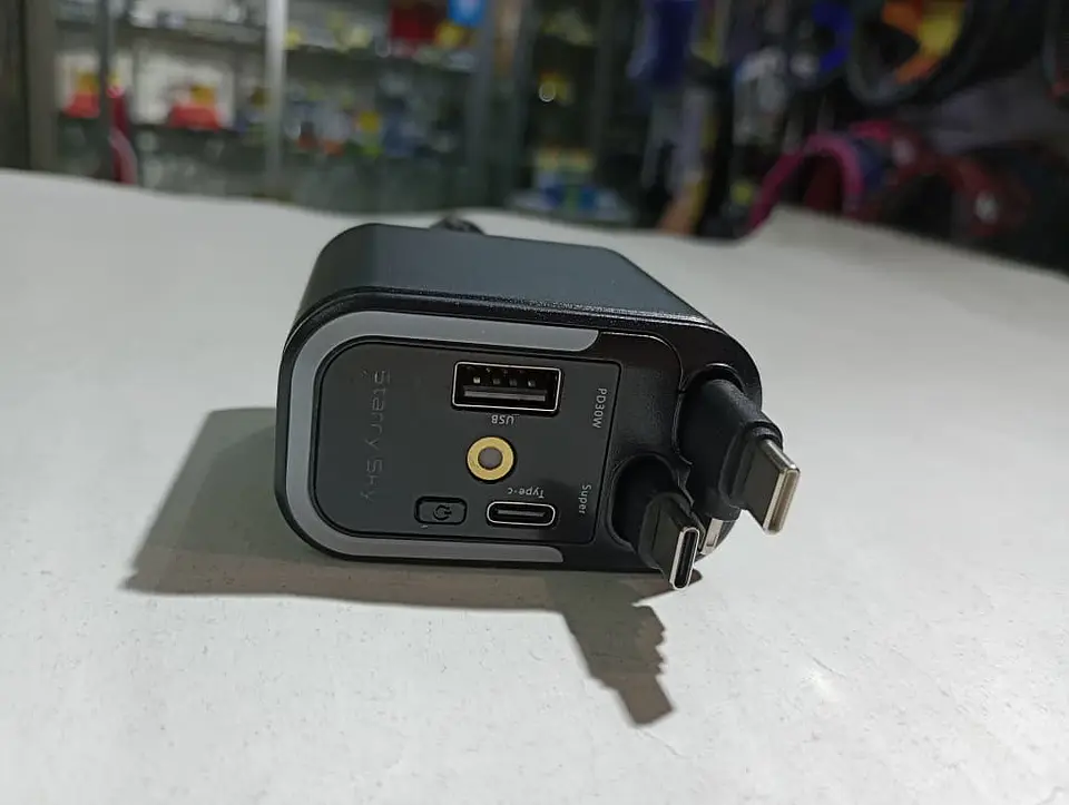 Cargador Retráctil 5 en 1 para Autos 180w con Lámpara de cielo 12