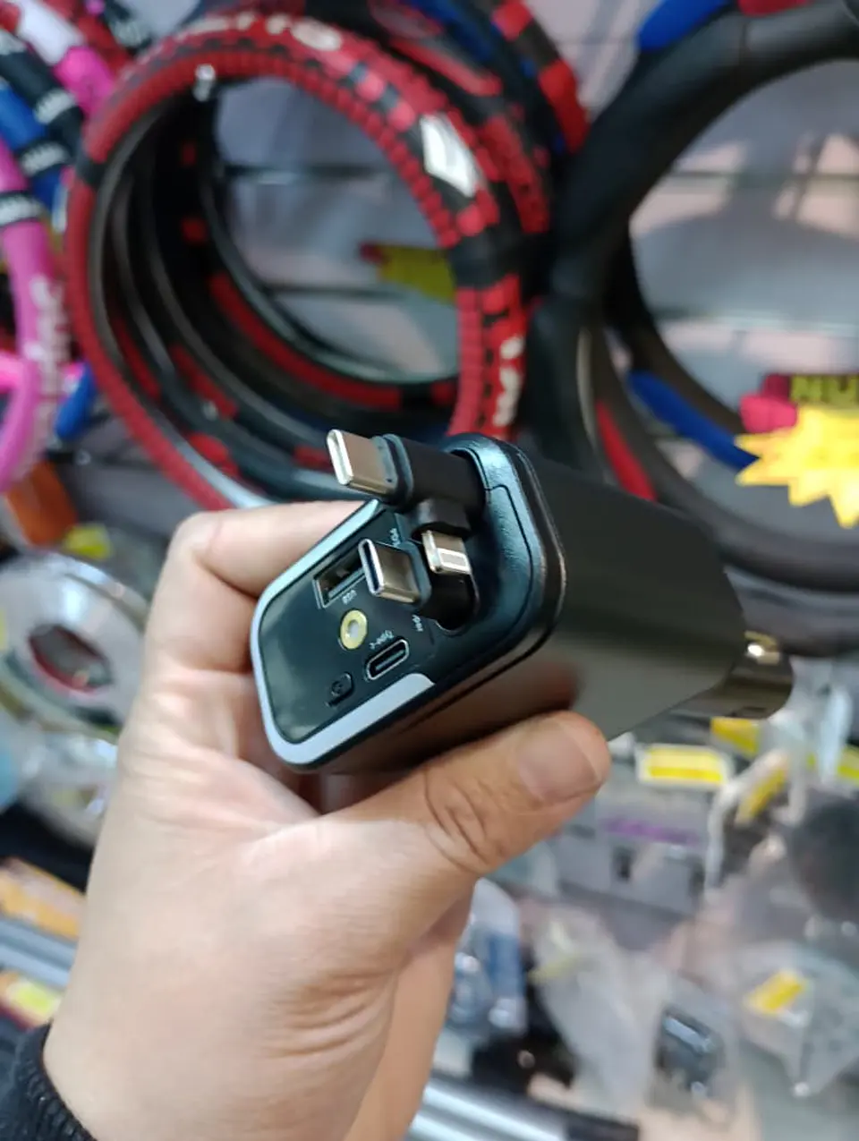Cargador Retráctil 5 en 1 para Autos 180w con Lámpara de cielo 19