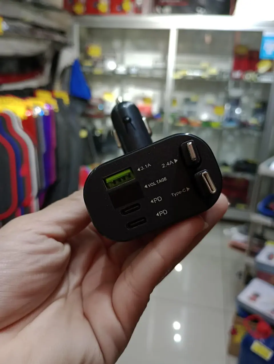 Cargador retractil 5 en 1 66W con Pantalla Digital Inteligente 1