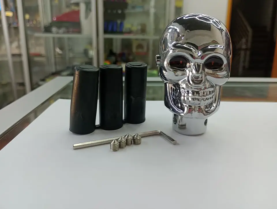 Pomo/Perilla de cambios - Diseño cabeza de calavera cromada con luz 6