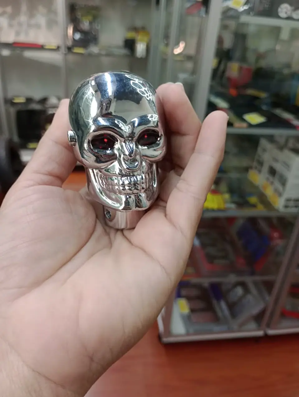 Pomo/Perilla de cambios - Diseño cabeza de calavera cromada con luz 13