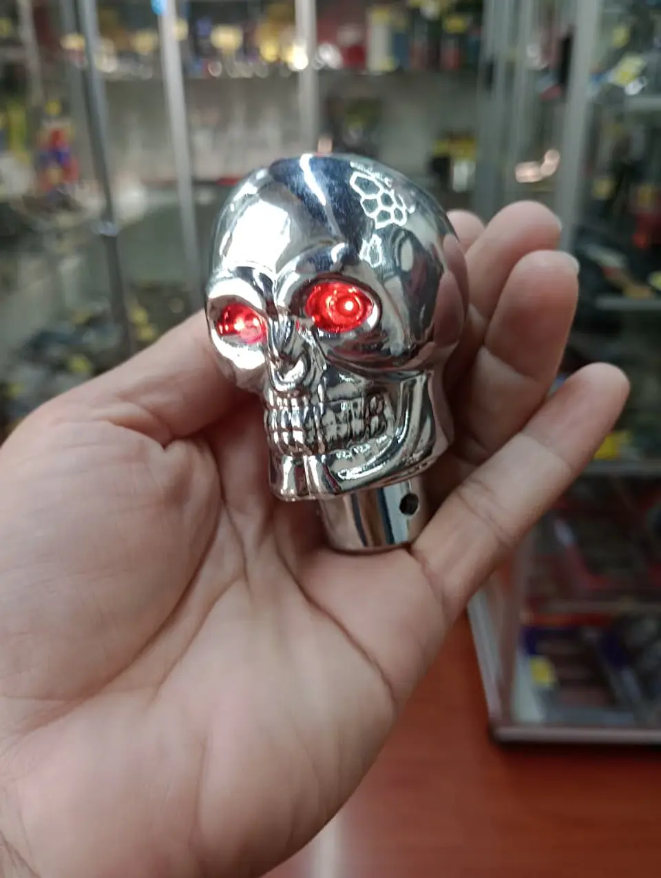 Pomo/Perilla de cambios - Diseño cabeza de calavera cromada con luz 16