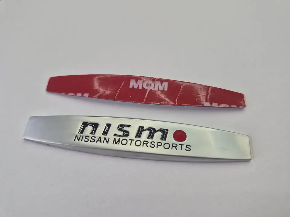 Emblema Insignia de Metal para autos universal autoadhesiva Nismo 6