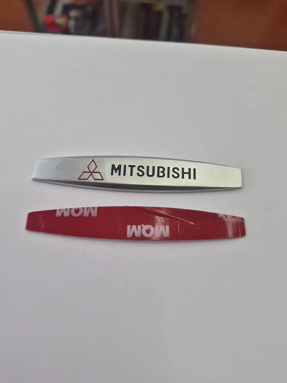 Emblema Insignia de Metal para autos universal autoadhesiva Mitsubishi 2