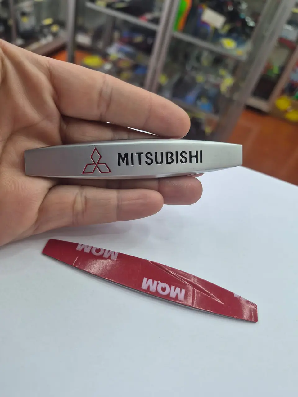 Emblema Insignia de Metal para autos universal autoadhesiva Mitsubishi 5