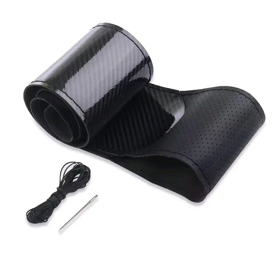 Forro volante cosido hilo negro cuero carbono brillante 13