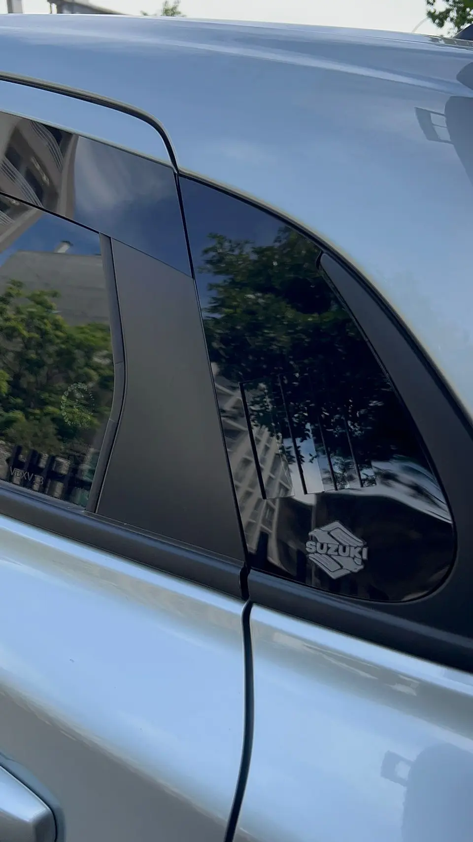 Cubre luneta de Acrílico 2mm plano - auto Suzuki baleno 2022 al 3