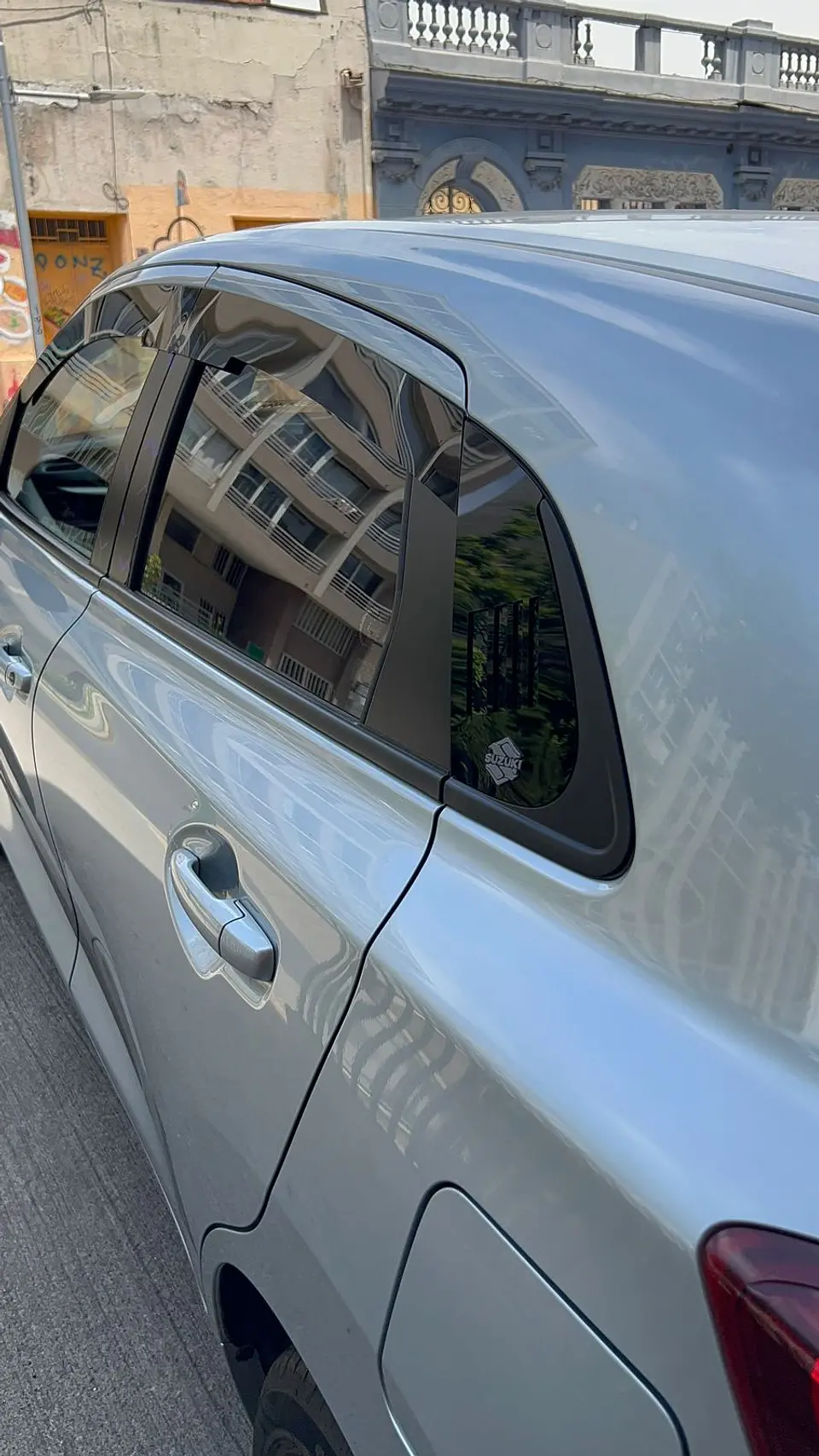 Cubre luneta de Acrílico 2mm plano - auto Suzuki baleno 2022 al 5