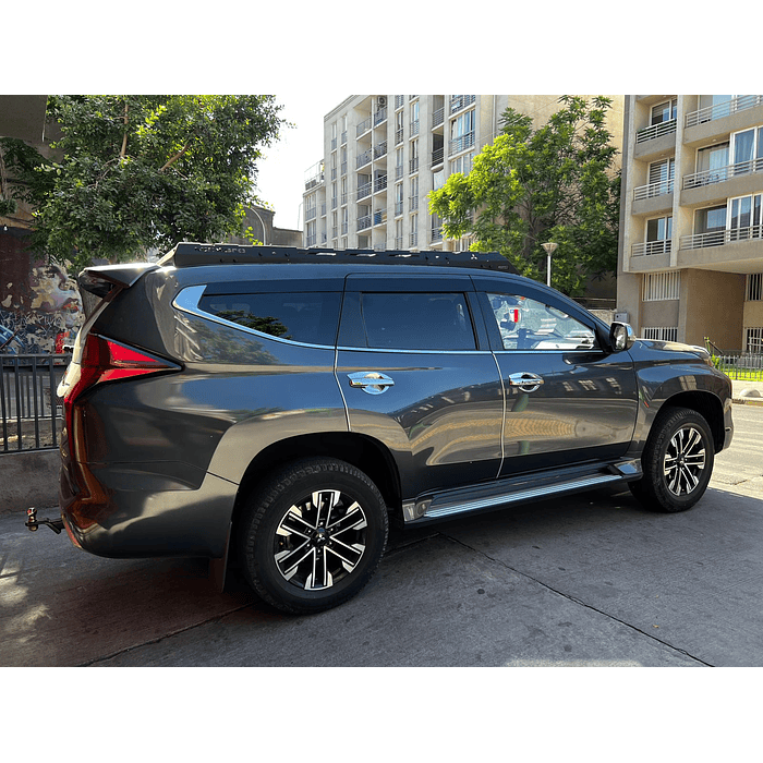  ¡Bota Aguas de Acrílico 2mm plano Negro Brillante a Medida para Suv Mitsubishi Montero Sport del 2020 al 2025 6 piezas 5