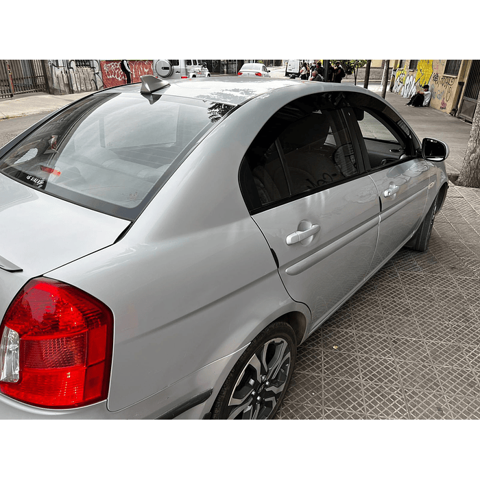 Bota Aguas de Acrílico 2mm plano Negro Brillante a Medida para auto Hyundai Accent 2014 Sedan 3