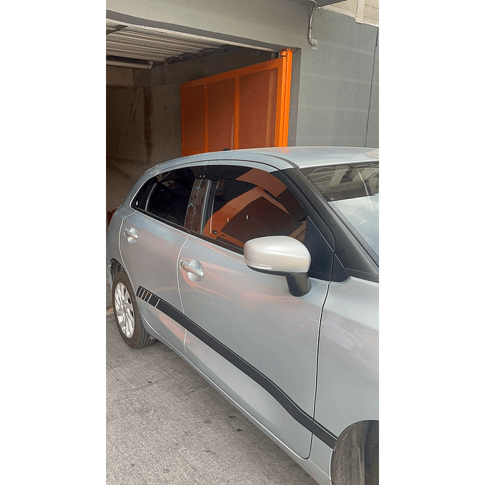 ¡Bota Aguas de Acrílico 2mm plano Negro Brillante a Medida para auto Suzuki Baleno de 2022 al 2025 9