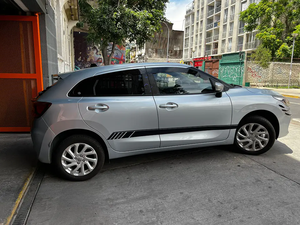 Bota Aguas 2mm Negro Brillante - Suzuki Baleno de 2022 al 2025 10