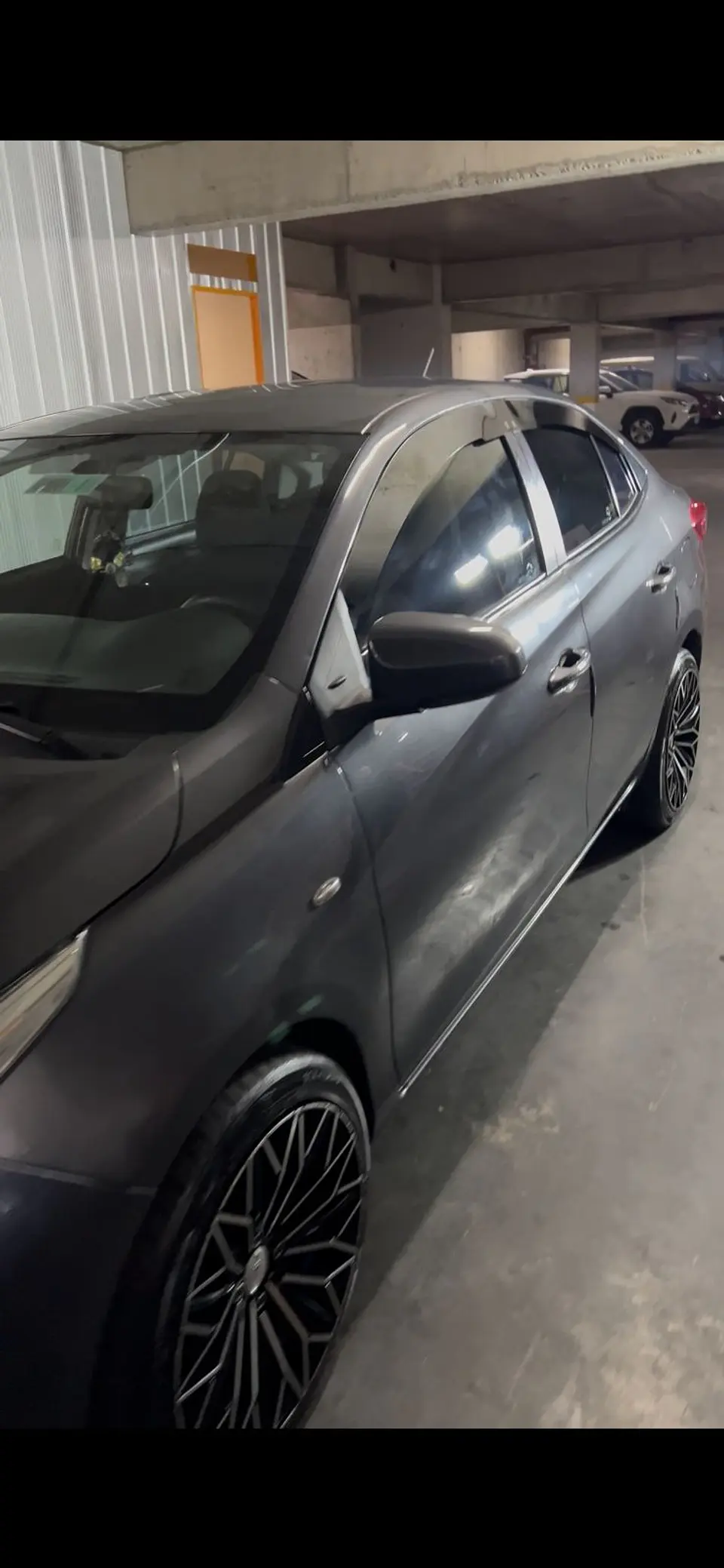 Bota Aguas 2mm Negro Brillante - Toyota Yaris E 2019 2