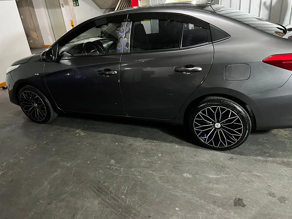 Bota Aguas 2mm Negro Brillante - Toyota Yaris E 2019 6
