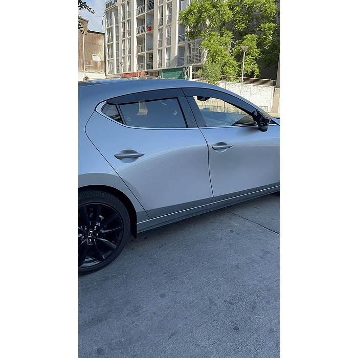 Bota Aguas de Acrílico 2mm plano Negro Brillante a Medida para auto Mazda 3 2021 5