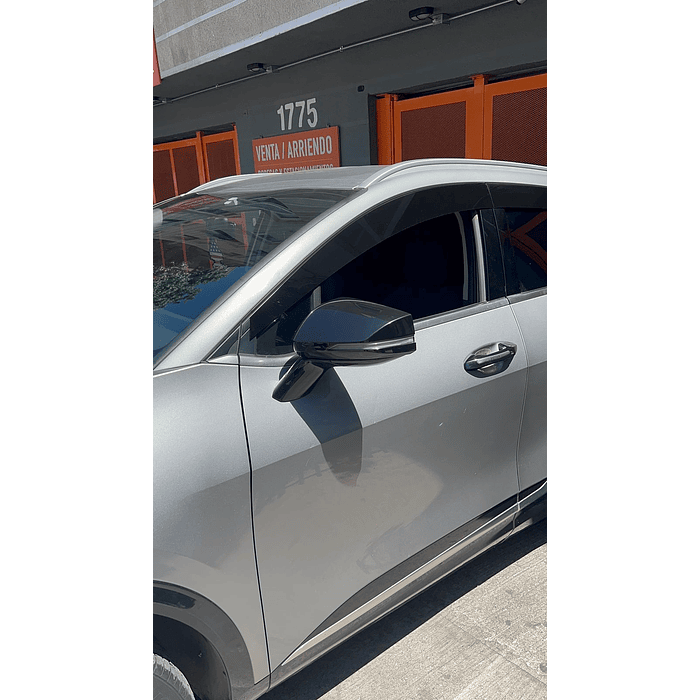 Bota Aguas de Acrílico 2mm plano Negro Brillante a Medida para Suv Kia Sportage del 2023 al 2025 6 piezas 4