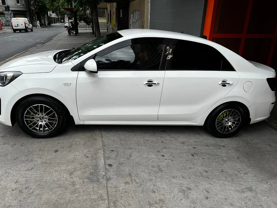 Bota Aguas 2mm Negro Brillante - Kia Soluto 2018-25 6