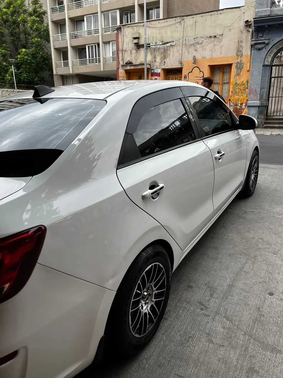 Bota Aguas 2mm Negro Brillante - Kia Soluto 2018-25 11