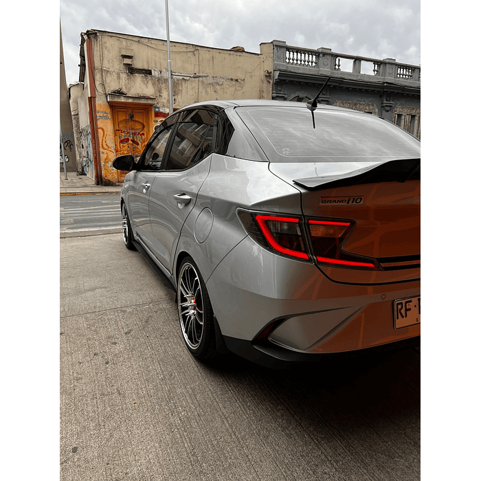 Bota Aguas de Acrílico 2mm plano Negro Brillante a Medida para auto Hyundai Grand i10 2020 a 2023 8