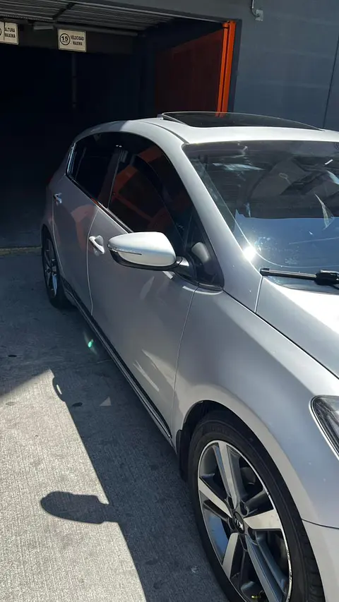 Bota Aguas 2mm Negro Brillante - Kia Cerato 5 Hatchback 2016-18