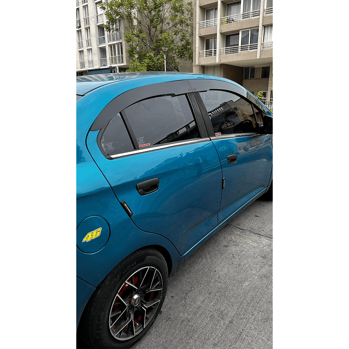 Bota Aguas de Acrílico 2mm plano Negro Brillante a Medida para auto Chevrolet Spark Sedan 2019 a 2022  1