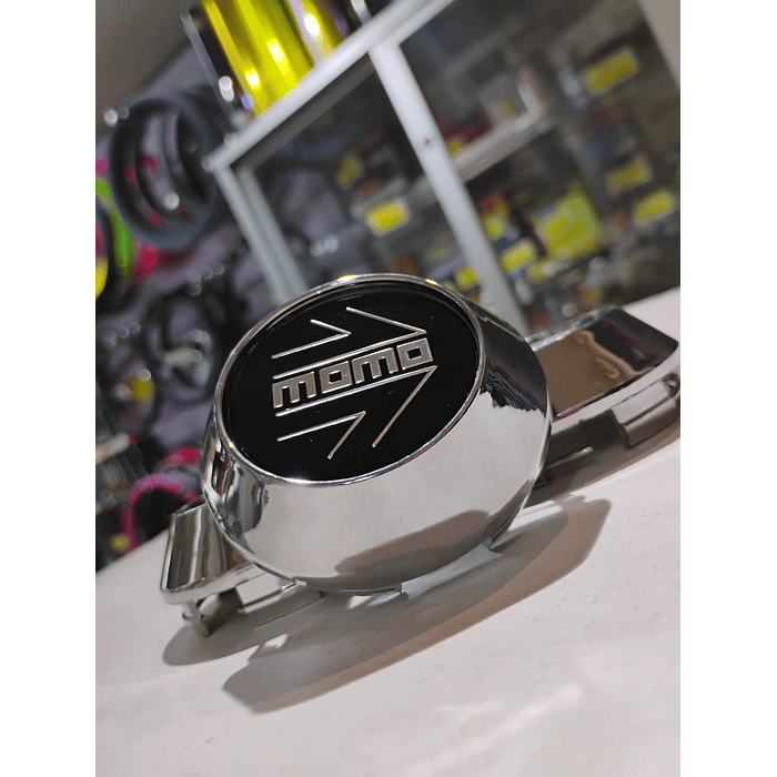 X4 Tapa centro de llantas de auto tunning conica Medida 58mm interior X 60mm exterior marca Momo. negra letra plata 1