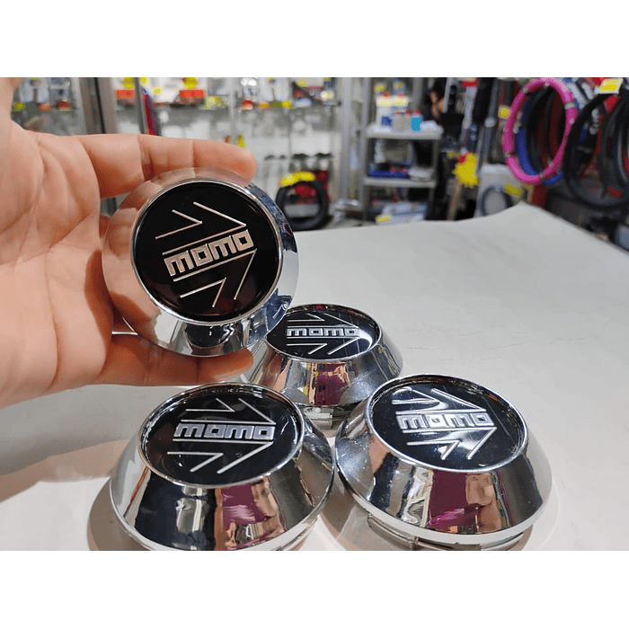 X4 Tapa centro de llantas de auto tunning conica Medida 58mm interior X 60mm exterior marca Momo. negra letra plata 9