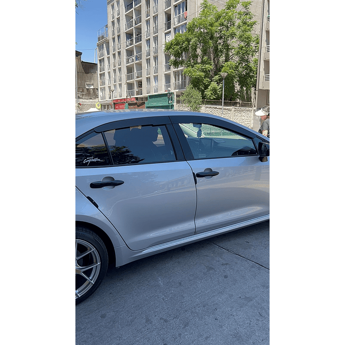 🚘✨ ¡Bota Aguas de Acrílico 2mm plano Negro Brillante a Medida para auto Toyota Corolla Sedan 2022 a 2025 6