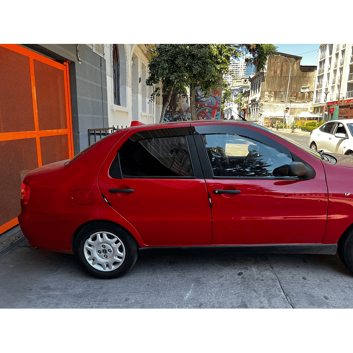 🚘✨ ¡Bota Aguas de Acrílico 2mm plano Negro Brillante a Medida para auto Fiat Sienna 2004 a 2007  3