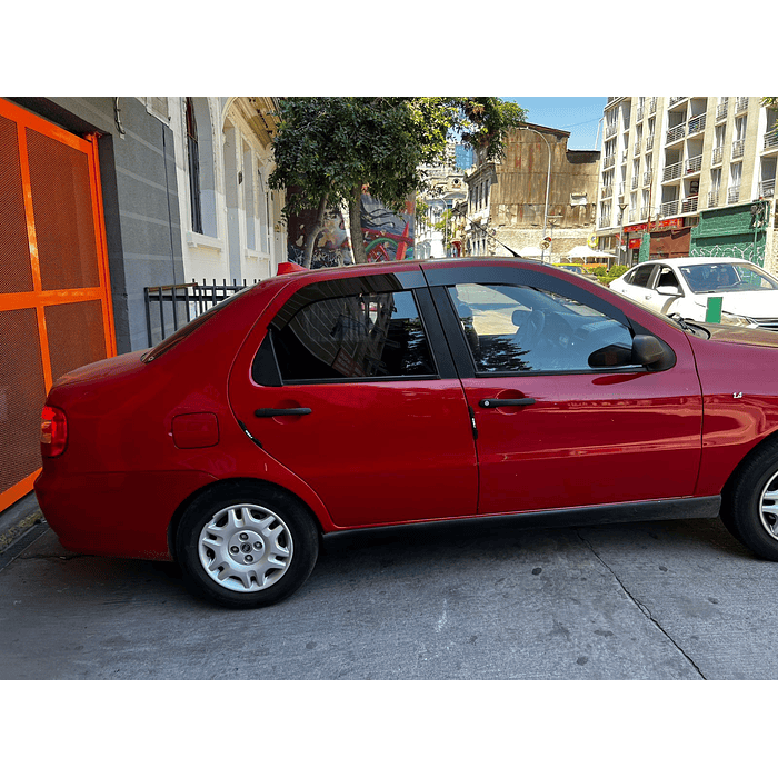 🚘✨ ¡Bota Aguas de Acrílico 2mm plano Negro Brillante a Medida para auto Fiat Sienna 2004 a 2007  5