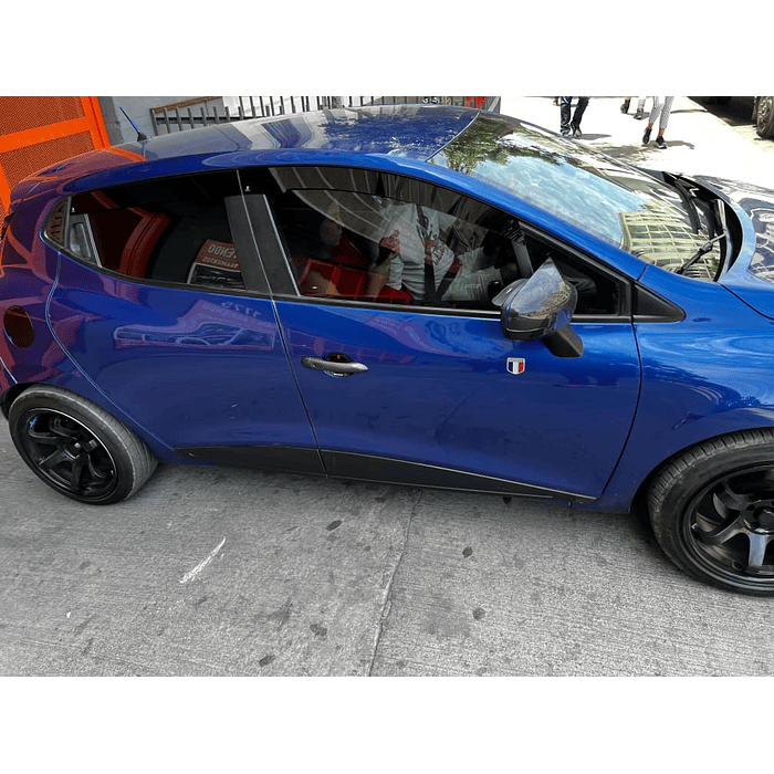 🚘✨ ¡Bota Aguas de Acrílico 2mm plano Negro Brillante a Medida para auto Renault Clio 2020 a 2023 5