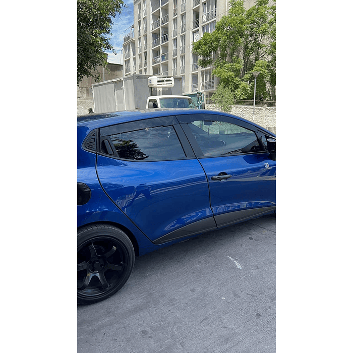 🚘✨ ¡Bota Aguas de Acrílico 2mm plano Negro Brillante a Medida para auto Renault Clio 2020 a 2023 6