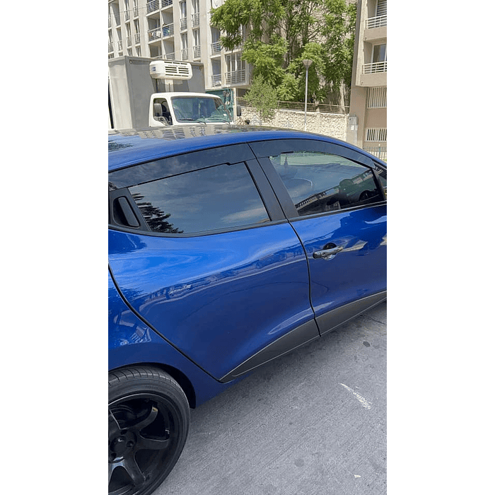 🚘✨ ¡Bota Aguas de Acrílico 2mm plano Negro Brillante a Medida para auto Renault Clio 2020 a 2023 7