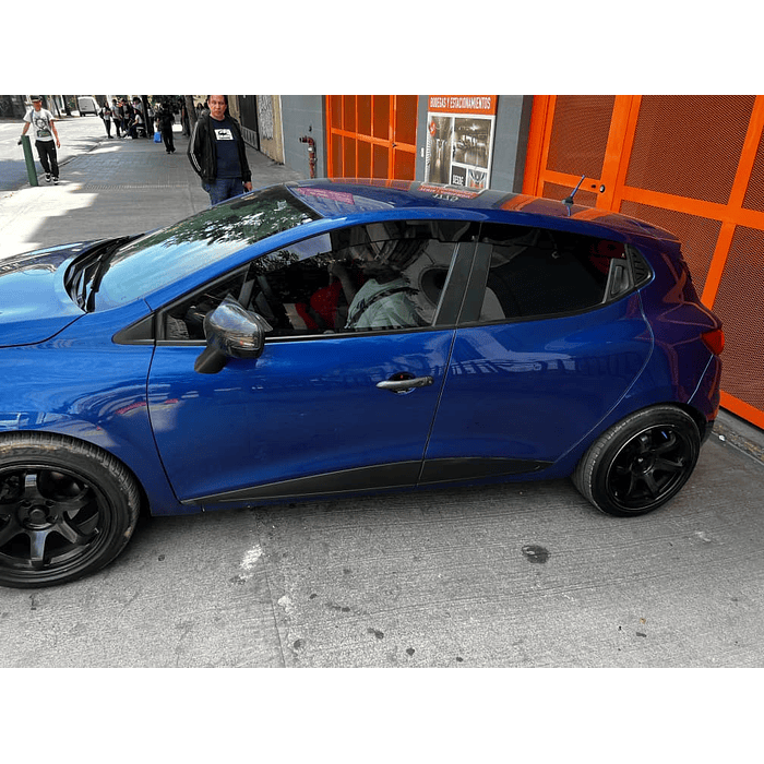 🚘✨ ¡Bota Aguas de Acrílico 2mm plano Negro Brillante a Medida para auto Renault Clio 2020 a 2023 8